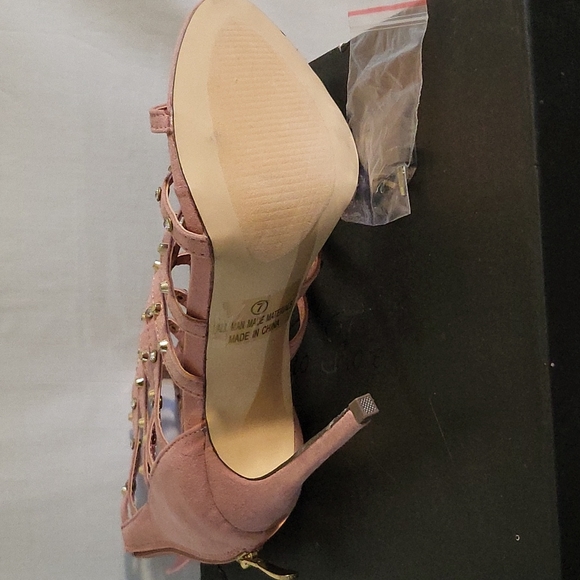 Pink stilettos, with studs - Picture 4 of 4